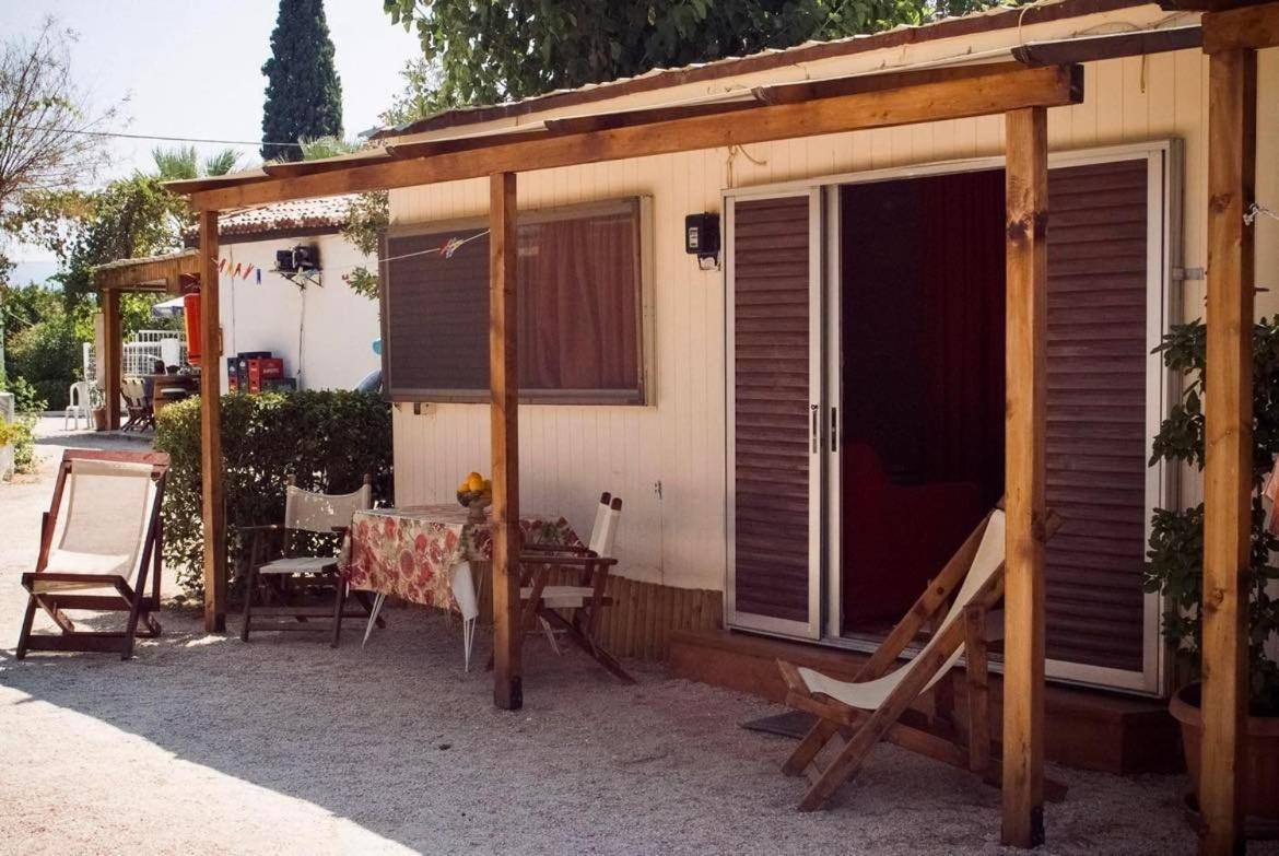 Xenicamp & Bungalows Tolón Extérieur photo
